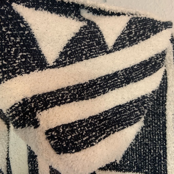 Geometric Patterned Sweater - Navy and White size small - Picture 9 of 10